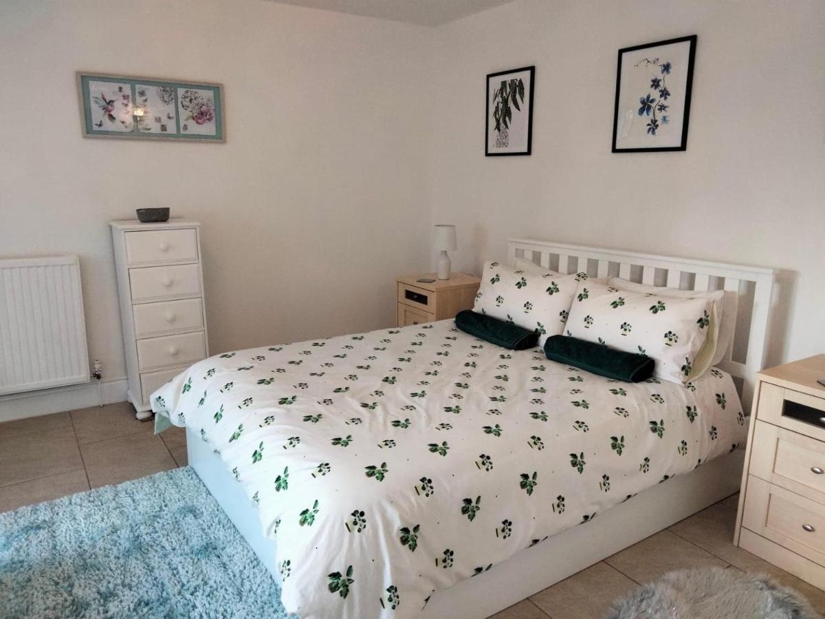 Mountain View Apartment - Short Drive To Beaches Bryngwran Buitenkant foto